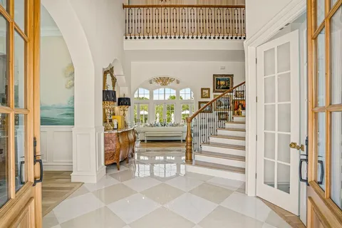 a view of entryway with a front door