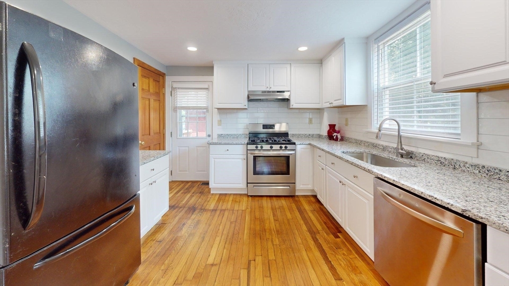 33 Volusia Road Hingham, MA 02043 - Photo 8 of 26