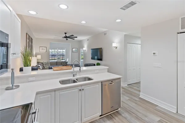 $3,300 | 3702 54th Drive West, Unit 102, Bradenton, FL 34210
