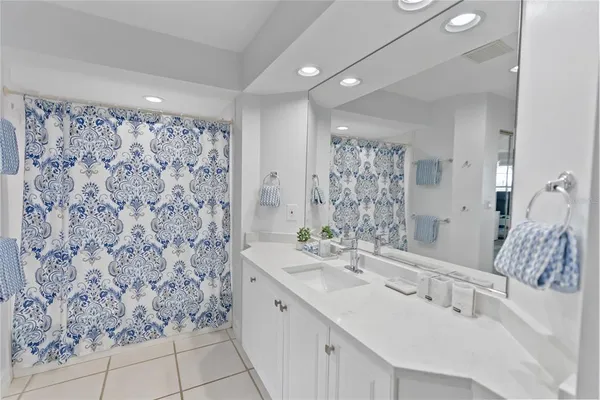 $3,300 | 3702 54th Drive West, Unit 102, Bradenton, FL 34210