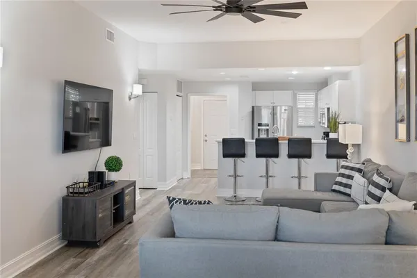 $3,300 | 3702 54th Drive West, Unit 102, Bradenton, FL 34210