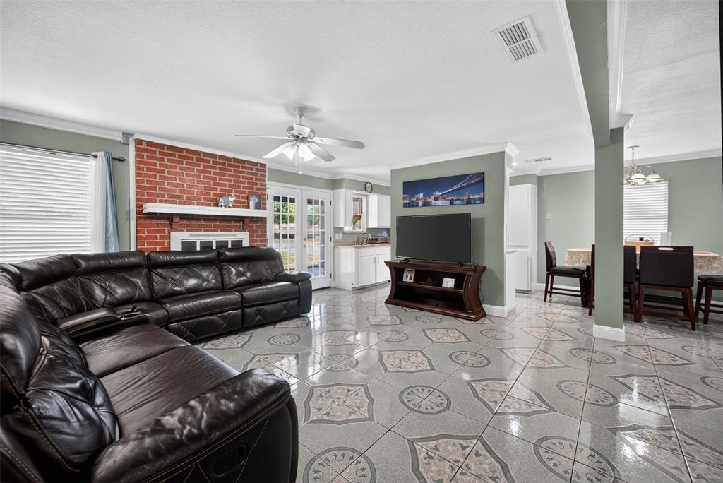519 East 8th Street Irving, TX 75060 - Photo 4 of 31