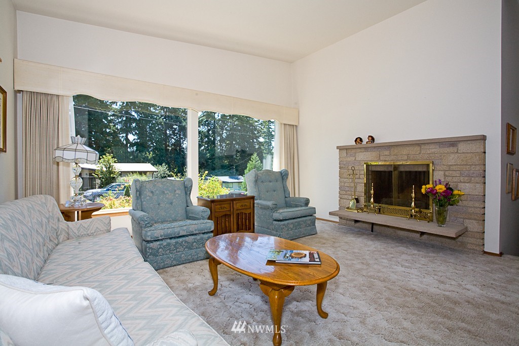 9701 237th Place Southwest Edmonds, WA 98020 - Photo 2 of 15 Gallery Image 2