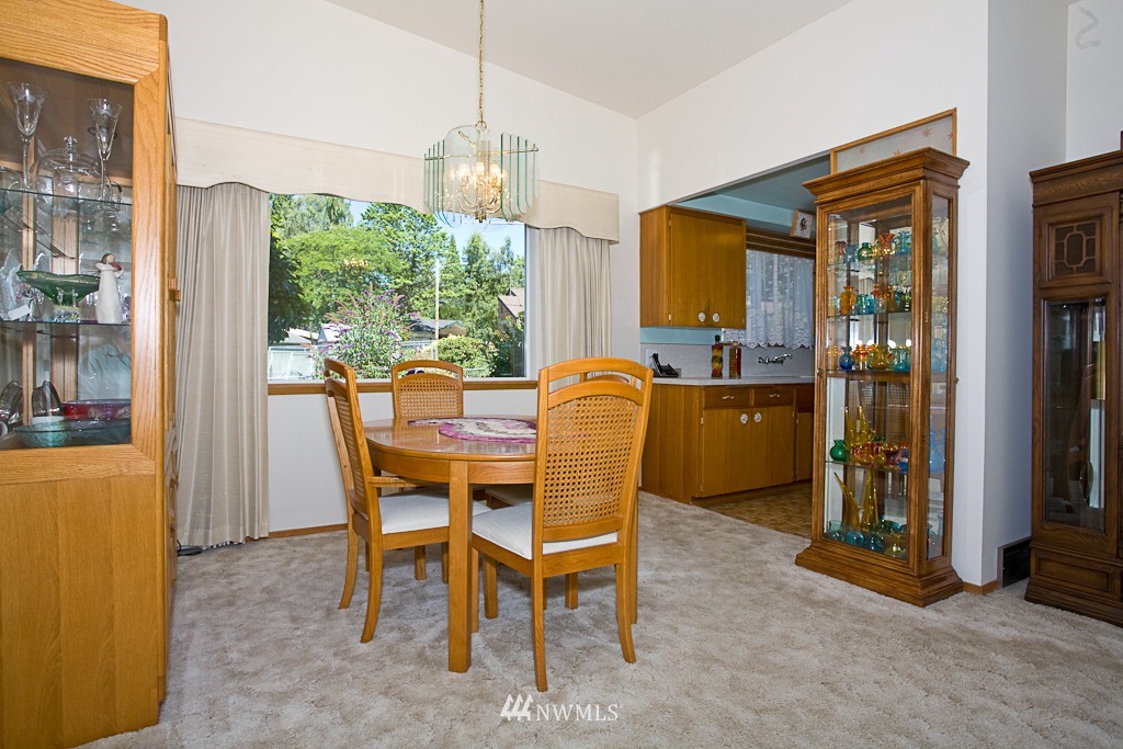9701 237th Place Southwest Edmonds, WA 98020 - Photo 4 of 15 Gallery Image 4