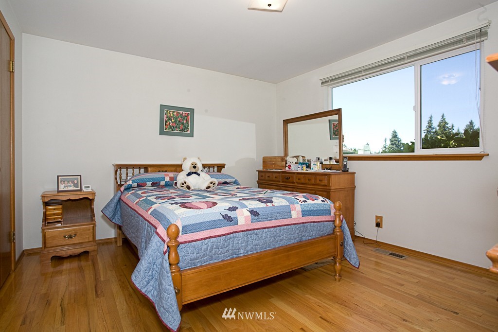 9701 237th Place Southwest Edmonds, WA 98020 - Photo 9 of 15 Gallery Image 9