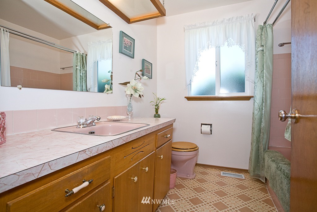 9701 237th Place Southwest Edmonds, WA 98020 - Photo 10 of 15 Gallery Image 10