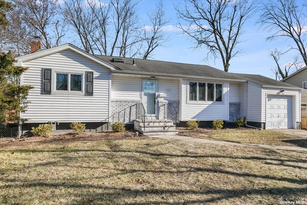 424 Commack Road Commack, NY 11725 - Photo 1 of 1 Gallery Image 1