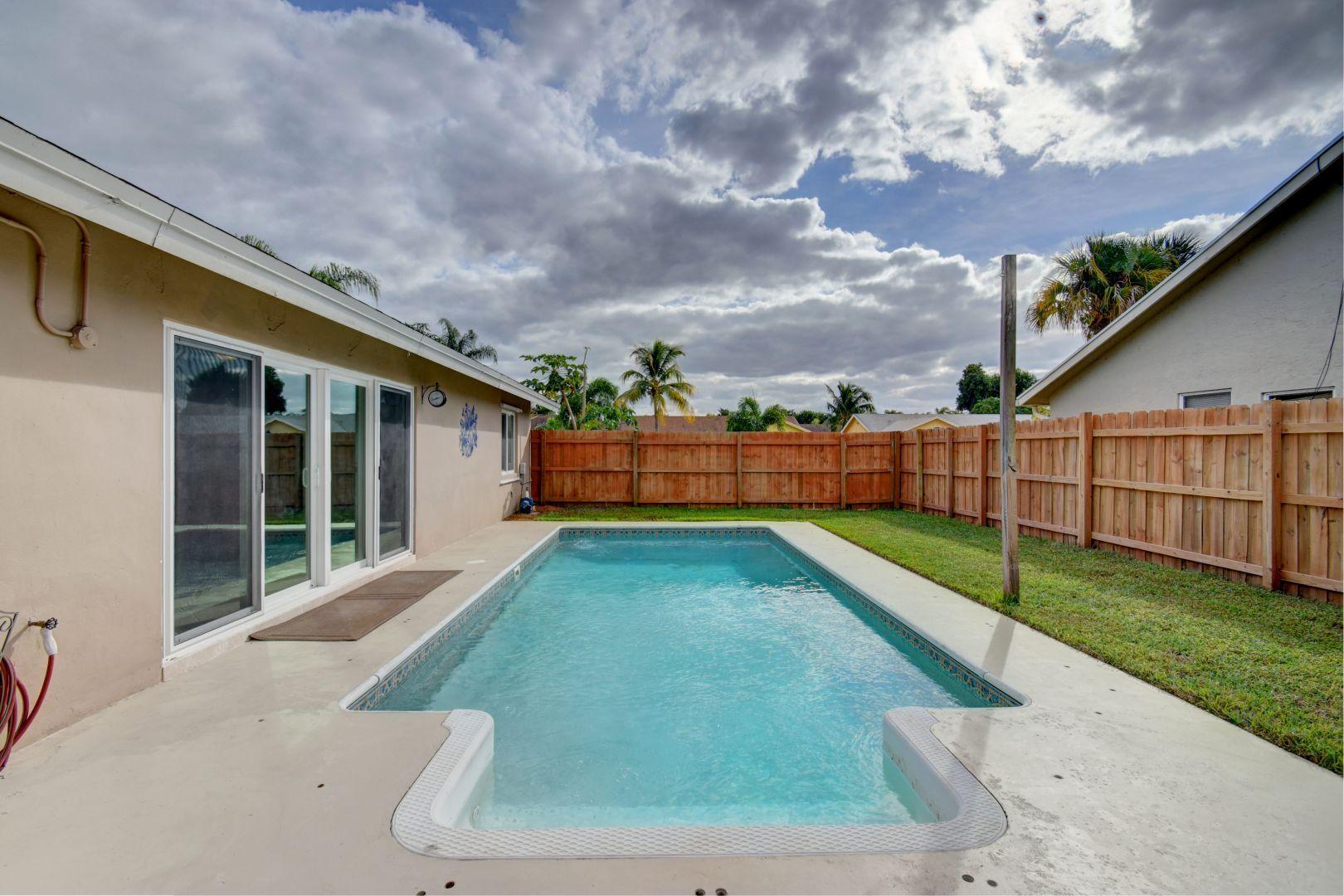 9236 Southampton Place Boca Raton, FL 33434 - Photo 26 of 28 Pool