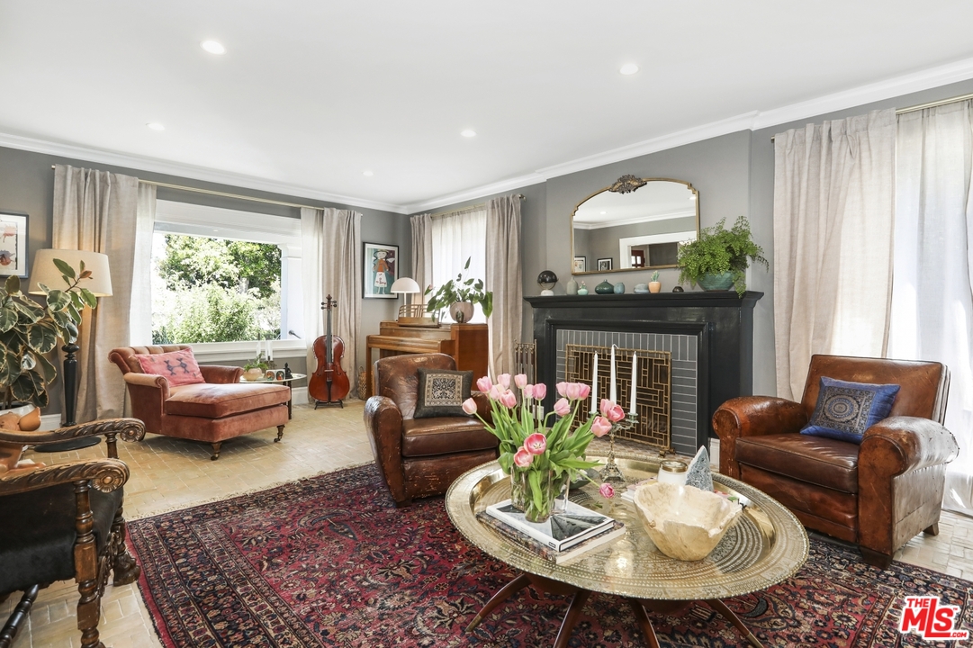 2049 North Berendo Street Los Angeles, CA 90027 - Photo 11 of 47 Gallery Image 11