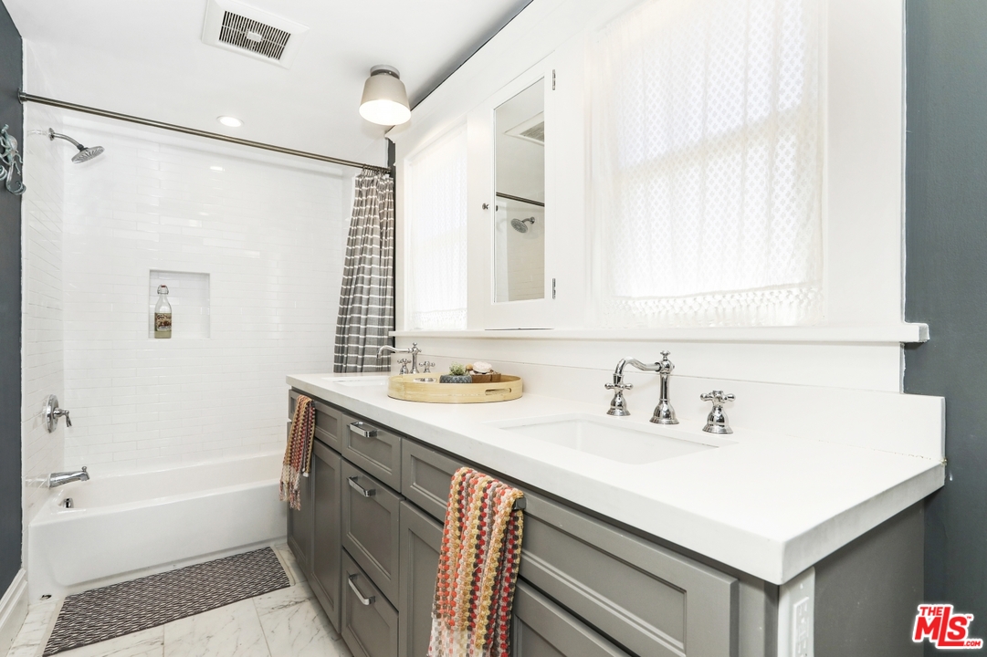 2049 North Berendo Street Los Angeles, CA 90027 - Photo 32 of 47 Gallery Image 32