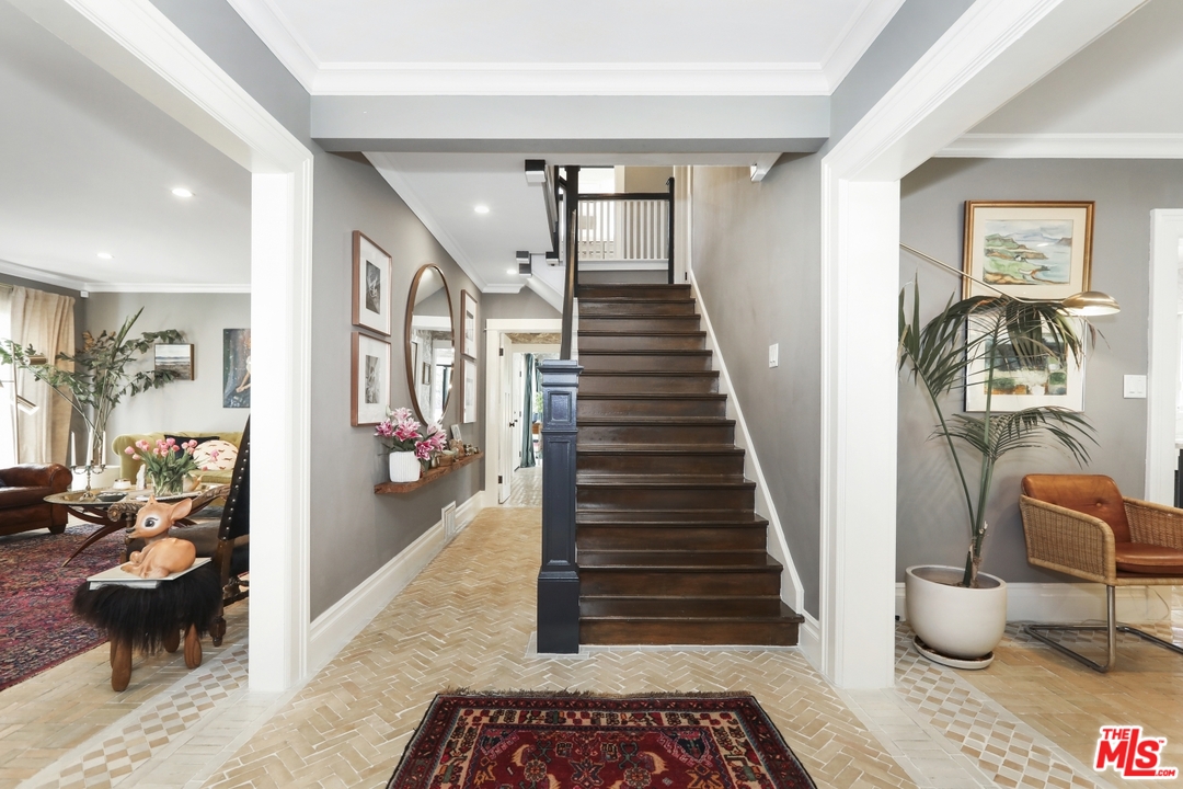 2049 North Berendo Street Los Angeles, CA 90027 - Photo 8 of 47 Gallery Image 8