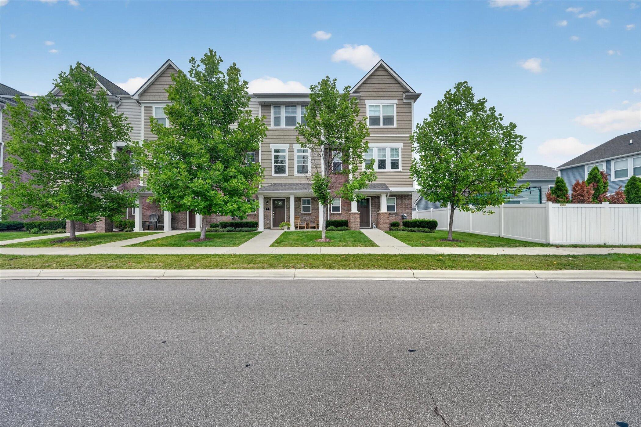 2500 Normandy Road, Unit 67 Royal Oak, MI 48073 - Photo 2 of 28 03-2500-Normandy-Rd-#67-WindowStill-Phot