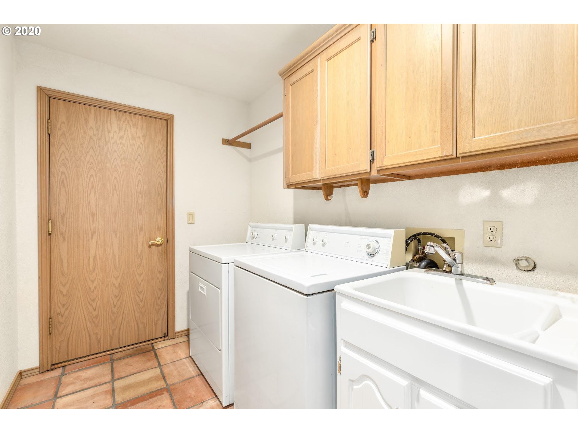10675 Southwest Hazelbrook Road Tualatin, OR 97062 - Photo 20 of 32 Gallery Image 20