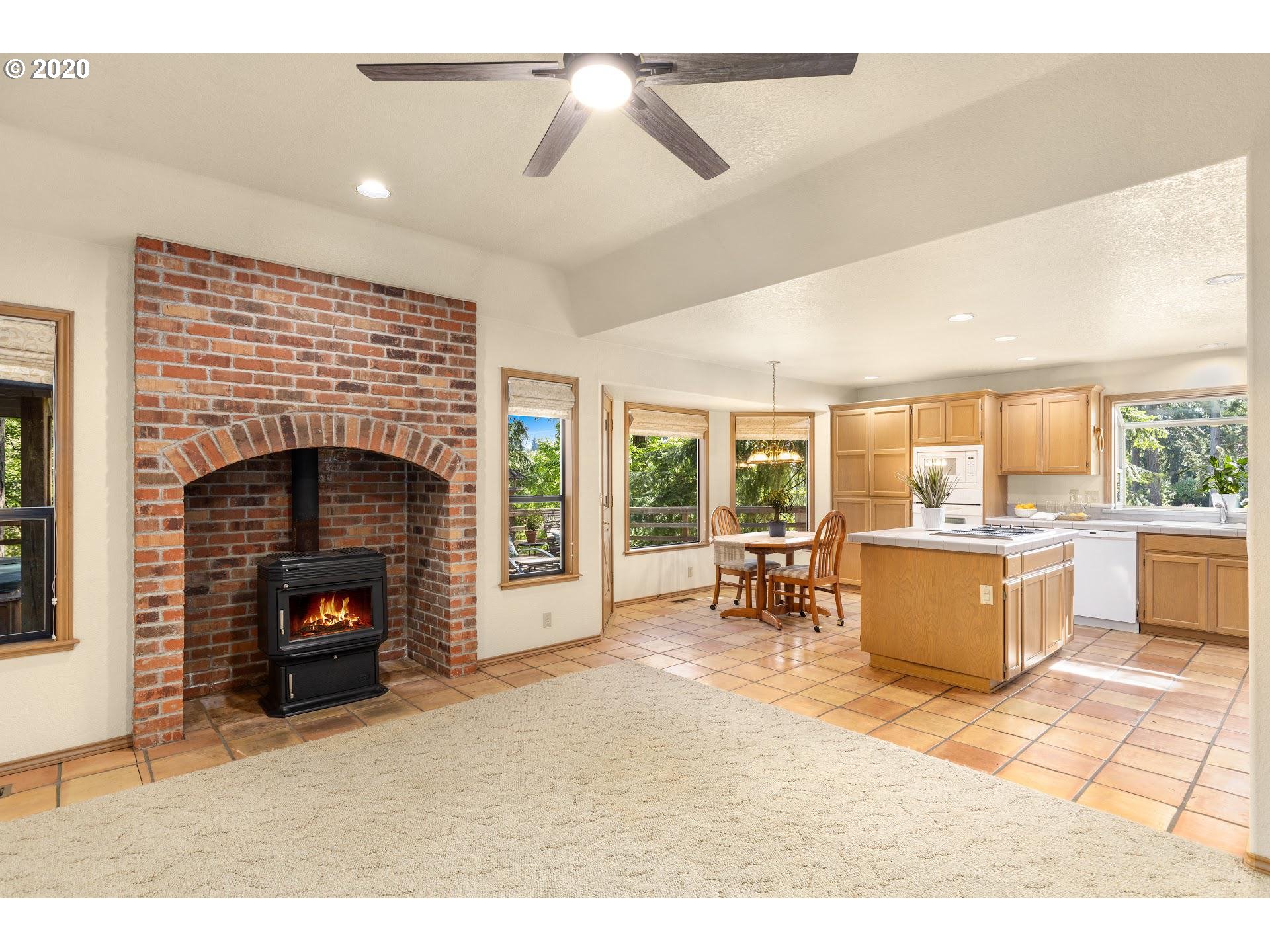 10675 Southwest Hazelbrook Road Tualatin, OR 97062 - Photo 7 of 32 Gallery Image 7