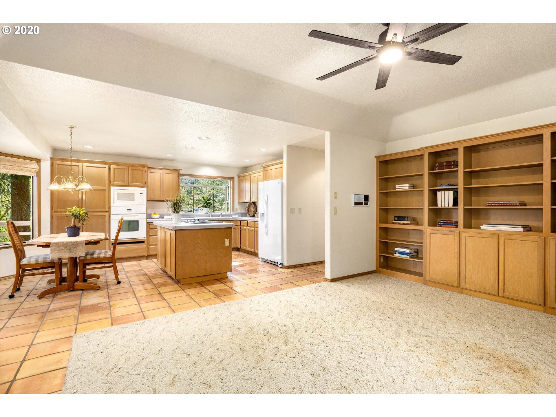 10675 Southwest Hazelbrook Road Tualatin, OR 97062 - Photo 8 of 32 Gallery Image 8