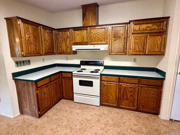 $1,850 | 182 Laurel Ridge Drive, Lakehills, TX 78063