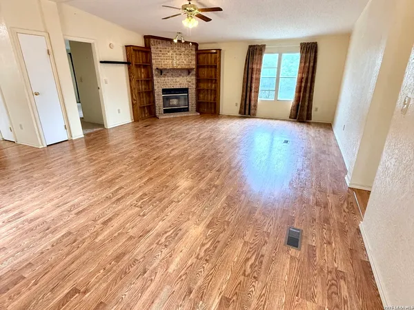 $1,850 | 182 Laurel Ridge Drive, Lakehills, TX 78063