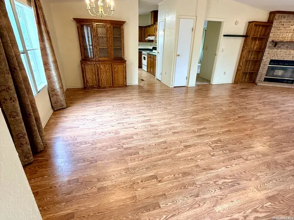 $1,850 | 182 Laurel Ridge Drive, Lakehills, TX 78063