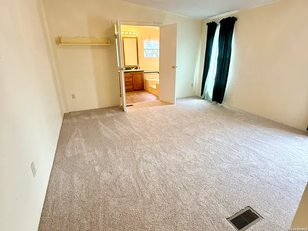 $1,850 | 182 Laurel Ridge Drive, Lakehills, TX 78063