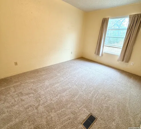 $1,850 | 182 Laurel Ridge Drive, Lakehills, TX 78063