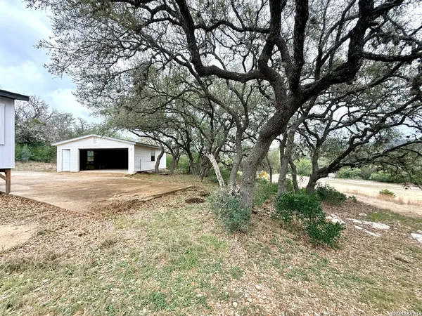 $1,850 | 182 Laurel Ridge Drive, Lakehills, TX 78063