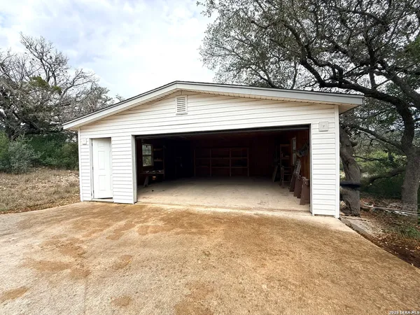 $1,850 | 182 Laurel Ridge Drive, Lakehills, TX 78063
