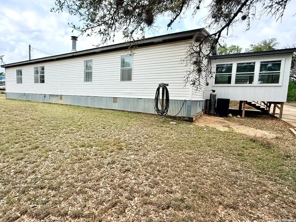$1,850 | 182 Laurel Ridge Drive, Lakehills, TX 78063