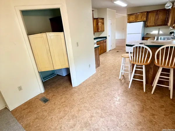 $1,850 | 182 Laurel Ridge Drive, Lakehills, TX 78063