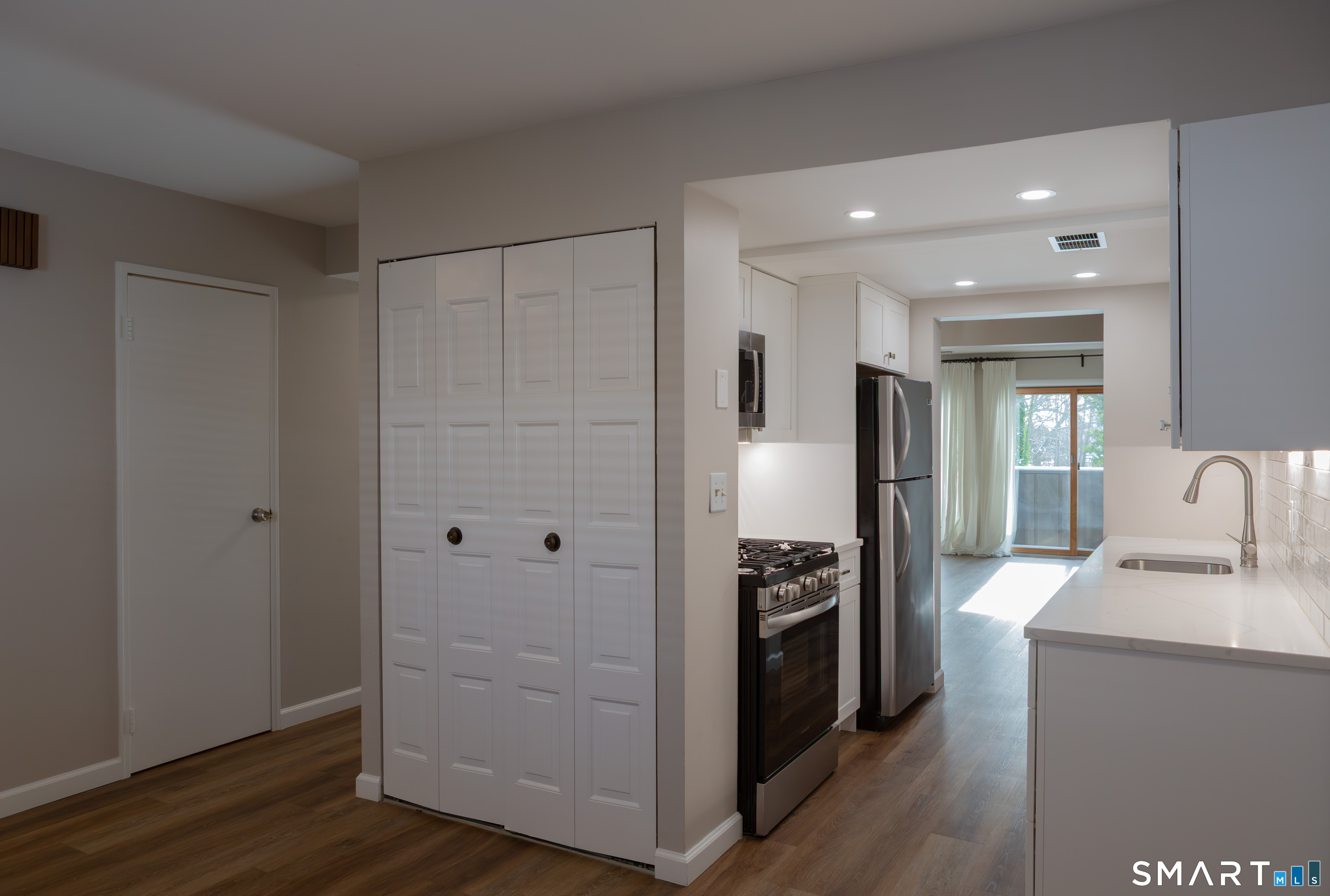 151 Knapps Highway Fairfield, CT 06825 - Photo 10 of 31