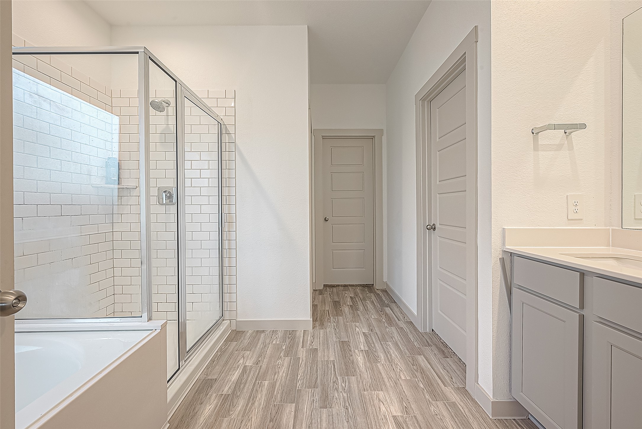 1815 Sandy Trail Lane Rosenberg, TX 77469 - Photo 24 of 47 a bathroom with a bathtub and a shower
