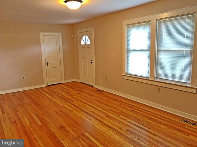 6199 Bethlehem Road Preston, MD 21655 - Photo 8 of 32 Living Room -