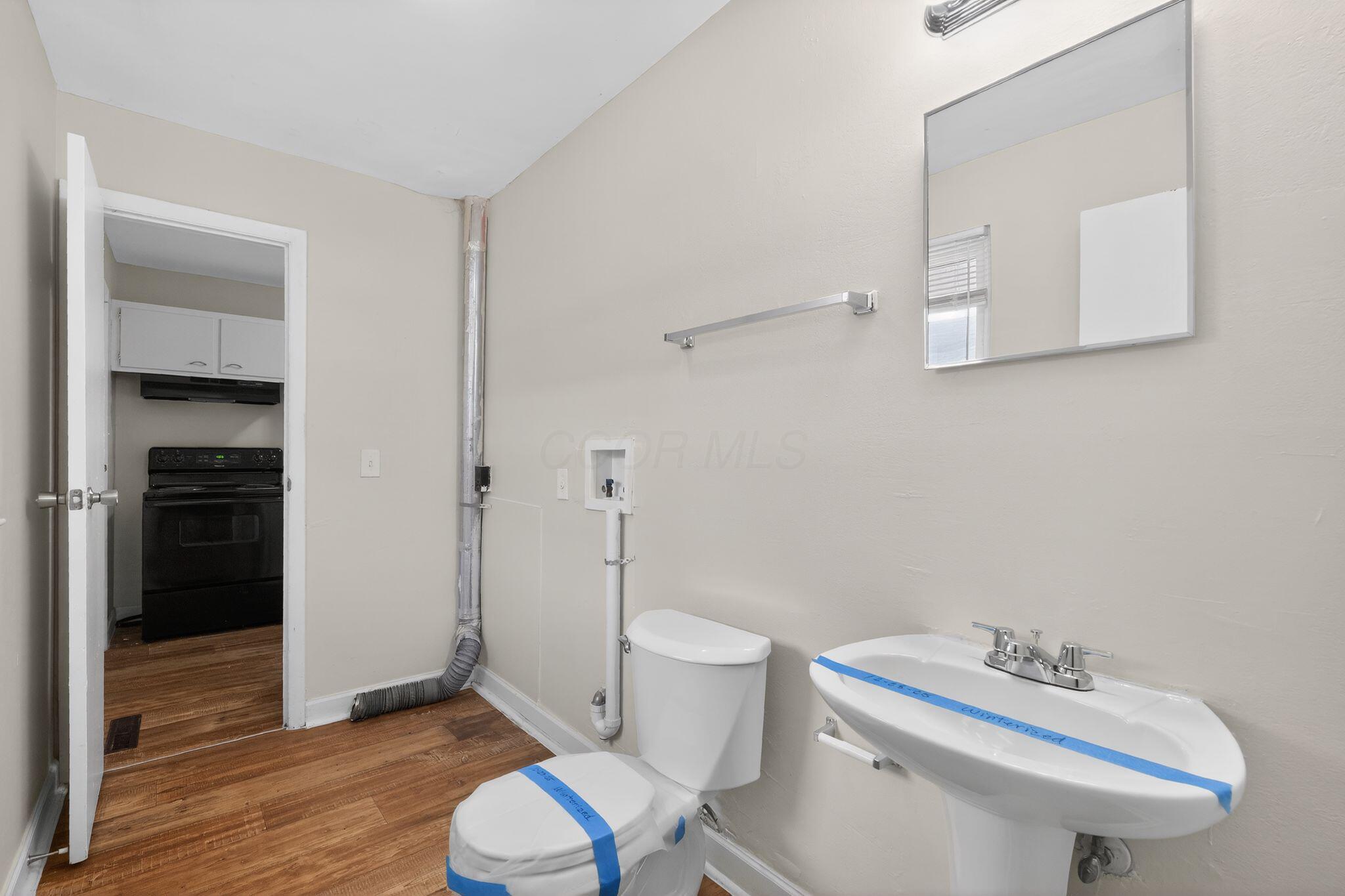 212 East Alcott Road Columbus, OH 43207 - Photo 19 of 31 24_212_E_Alcott_Rd_Columbus_OH_43207-Bat
