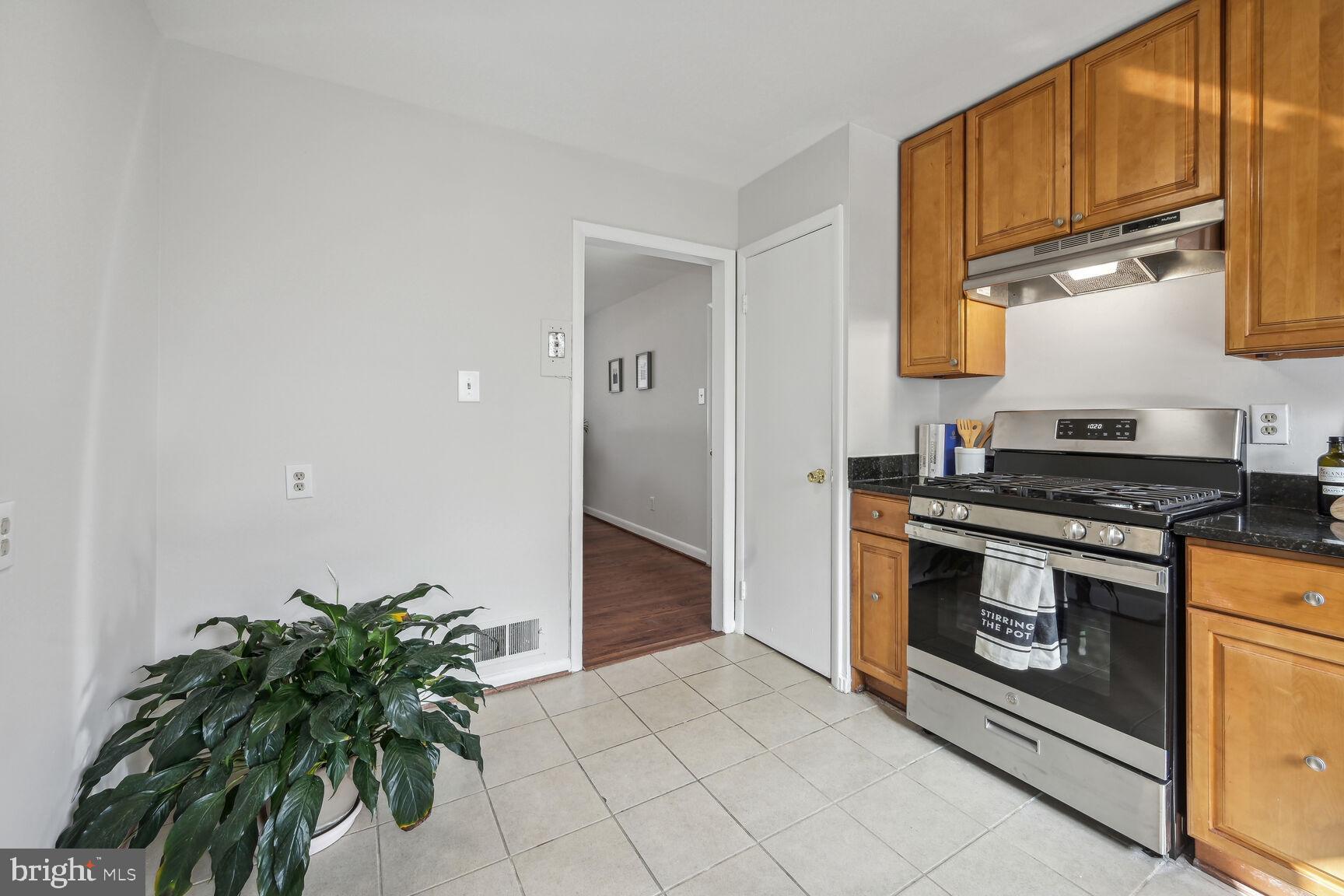 9713 Hedin Drive Silver Spring, MD 20903 - Photo 5 of 25 Large eat-in kitchen