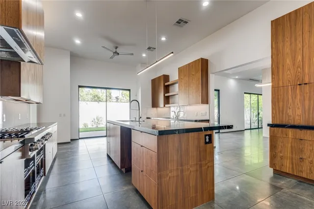 $11,000 | 628 Edgebrook Drive, Las Vegas, NV 89145