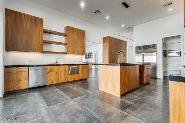 $11,000 | 628 Edgebrook Drive, Las Vegas, NV 89145