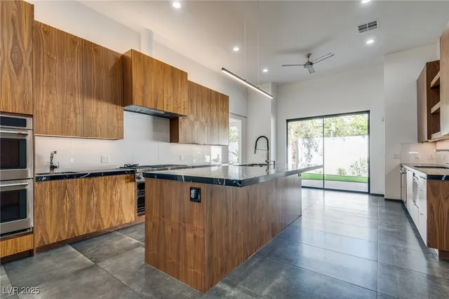 $11,000 | 628 Edgebrook Drive, Las Vegas, NV 89145