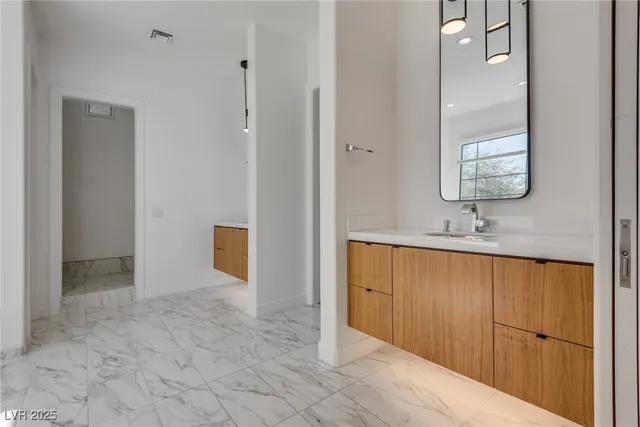 $11,000 | 628 Edgebrook Drive, Las Vegas, NV 89145