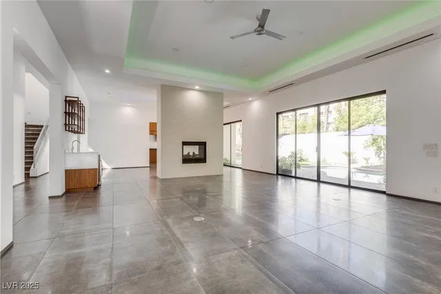 $11,000 | 628 Edgebrook Drive, Las Vegas, NV 89145