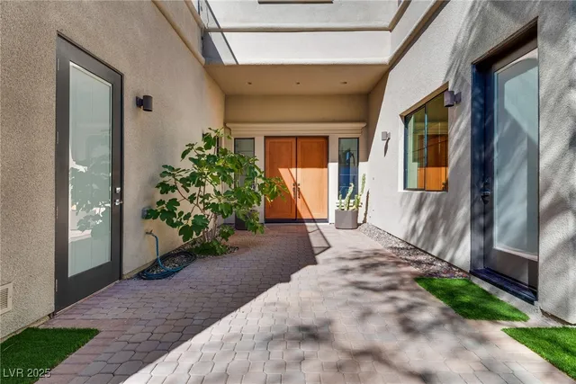 $11,000 | 628 Edgebrook Drive, Las Vegas, NV 89145