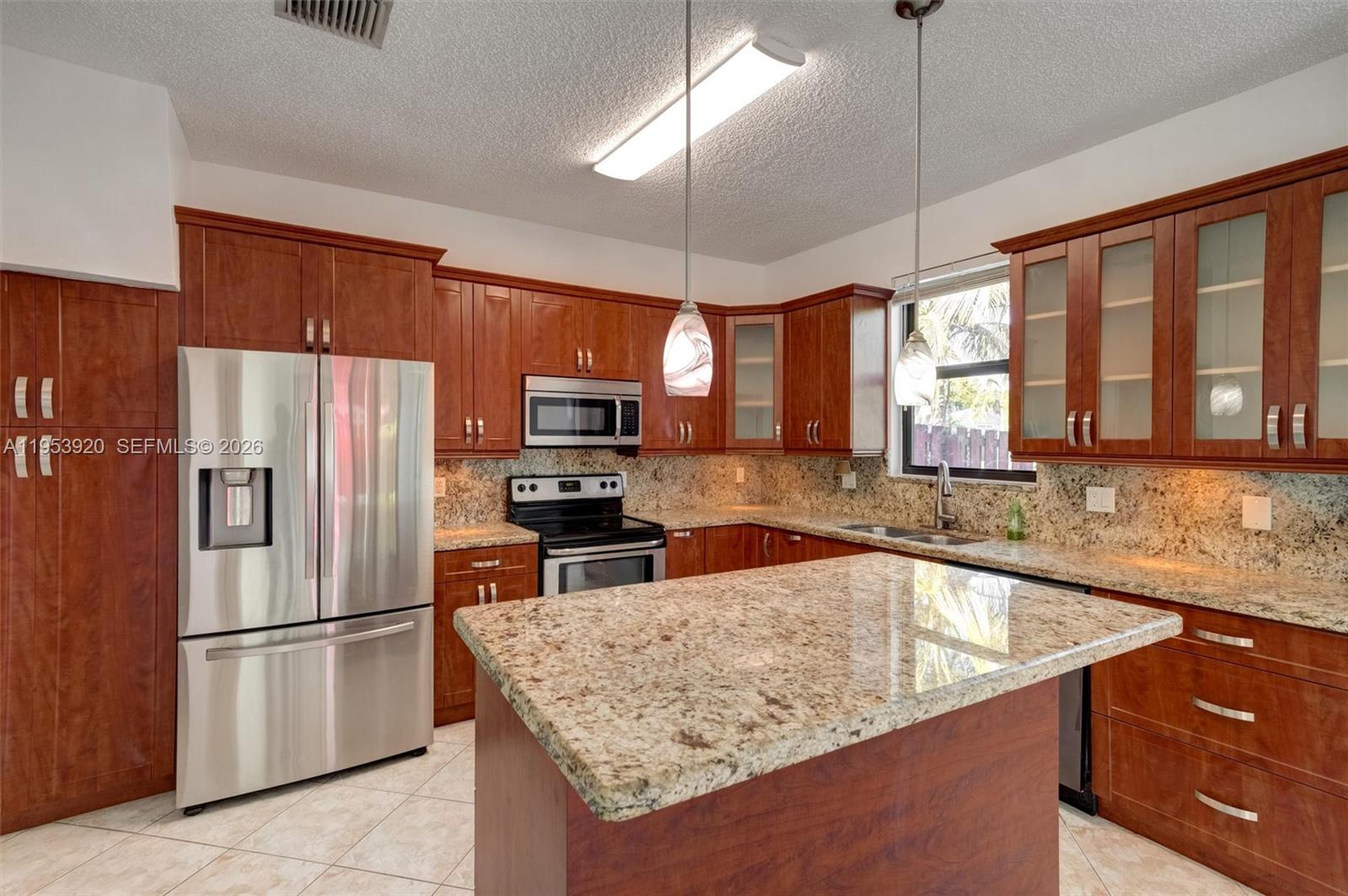 9053 Southwest 214th Street Cutler Bay, FL 33189 - Photo 14 of 45