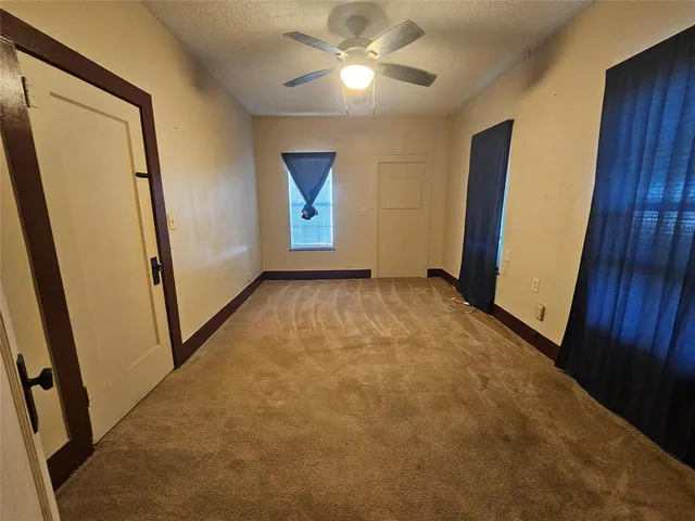a view of empty room with window