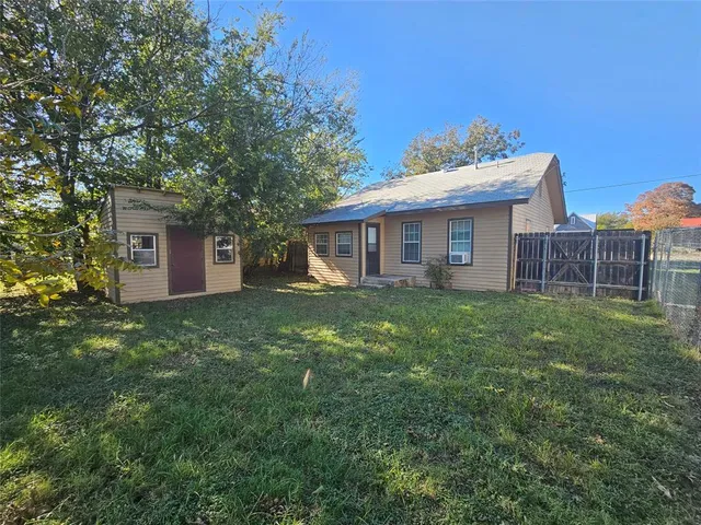 a view of a house with a backyard