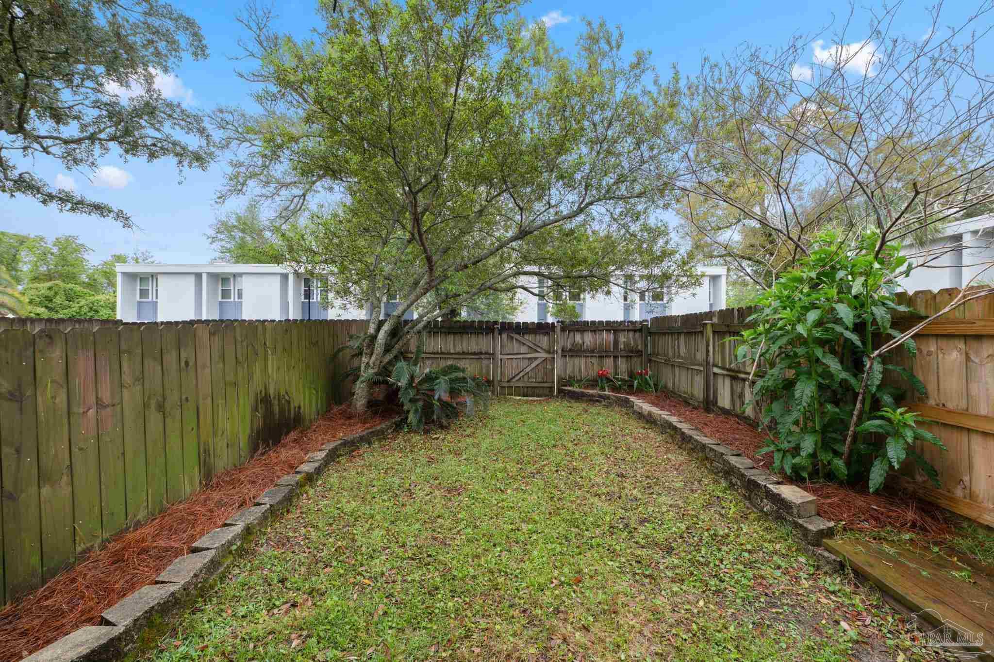 201 Pensacola Beach Road, Unit D24 Gulf Breeze, FL 32561 - Photo 22 of 29 a backyard of a house with lots of green space