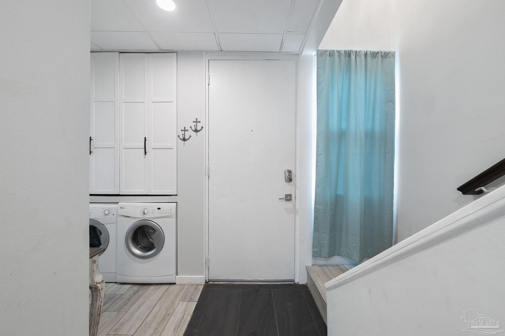 201 Pensacola Beach Road, Unit D24 Gulf Breeze, FL 32561 - Photo 10 of 29 a utility room with dryer and washer