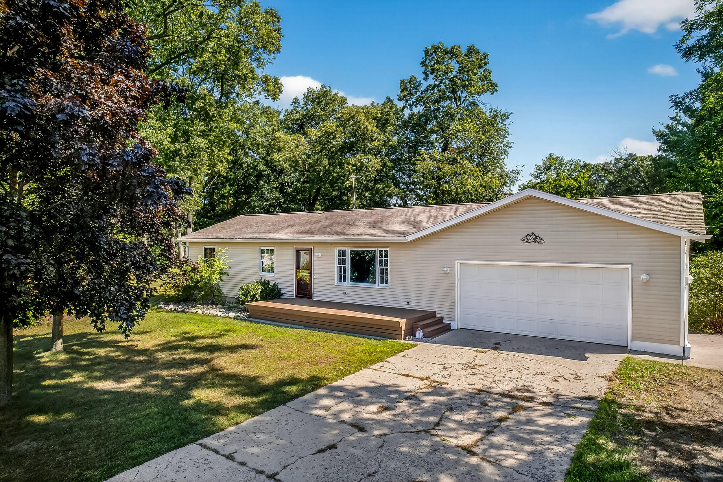 2060 North Roberts Road Muskegon, MI 49445 - Photo 2 of 35 IMG_5928