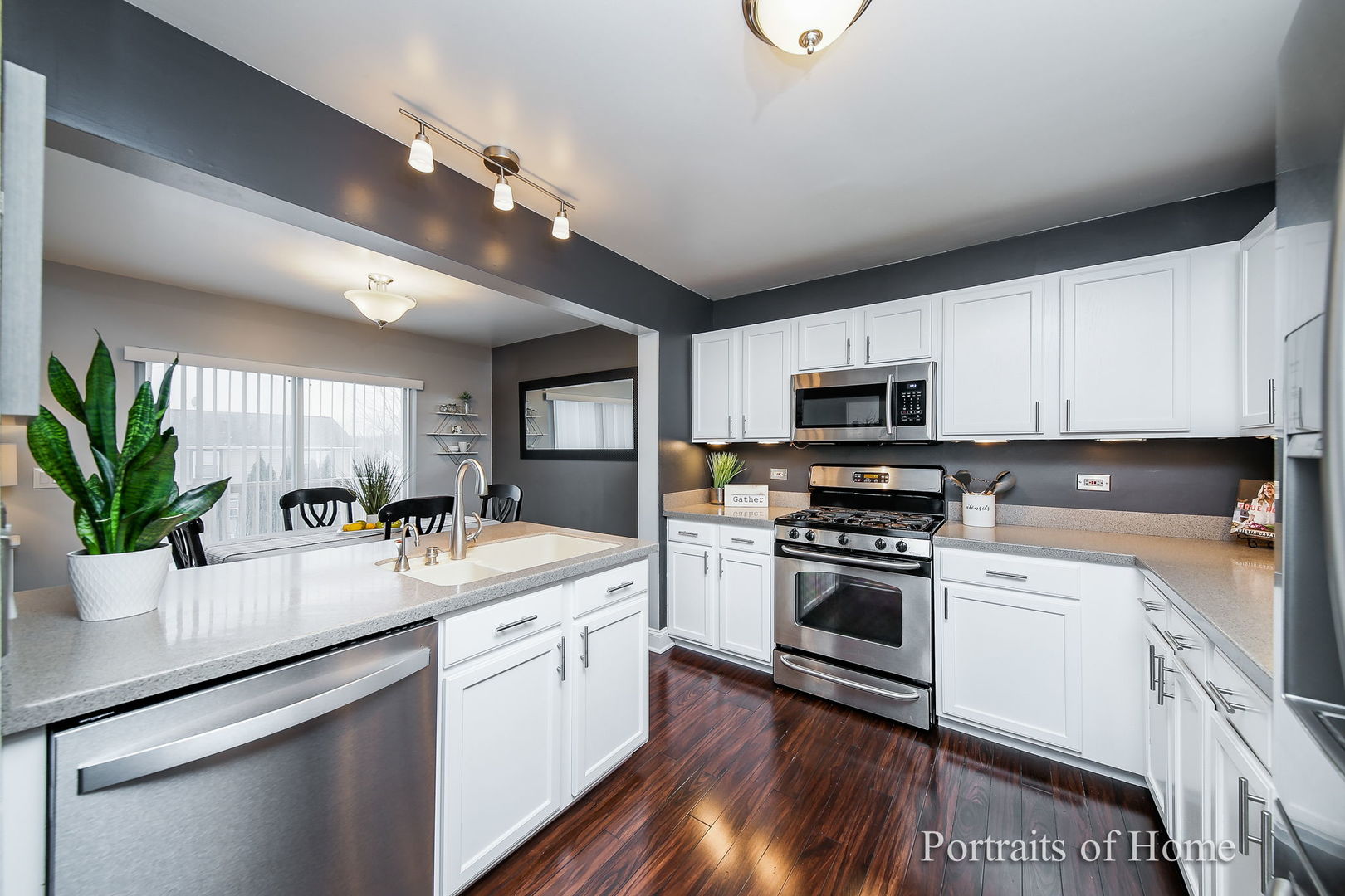 1001 Horizon Ridge Lake In The Hills, IL 60156 - Photo 3 of 20