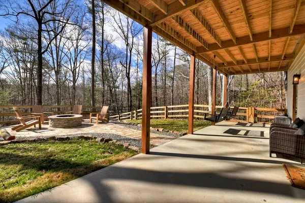a view of a house with backyard and porch