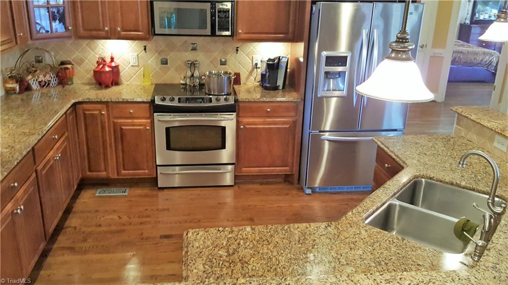 5905 Beckenham Way Oak Ridge, NC 27310 - Photo 3 of 30