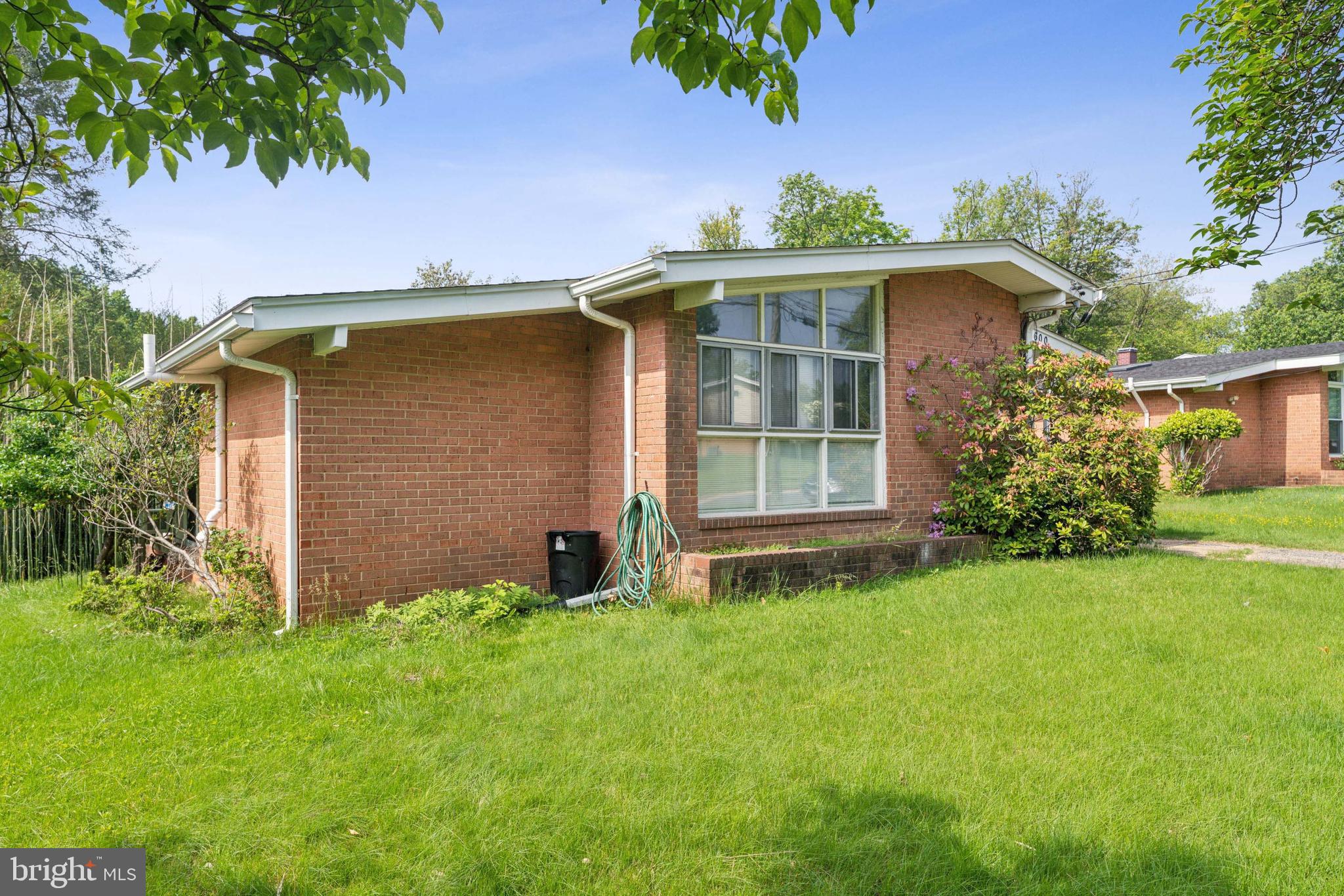 600 Sisson Street Silver Spring, MD 20902 - Photo 3 of 28 a front view of a house with garden