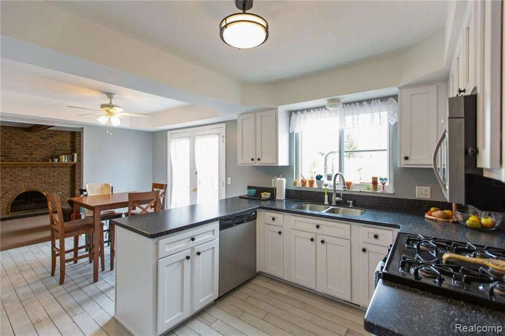 2269 Norton Road Rochester Hills, MI 48307 - Photo 7 of 31